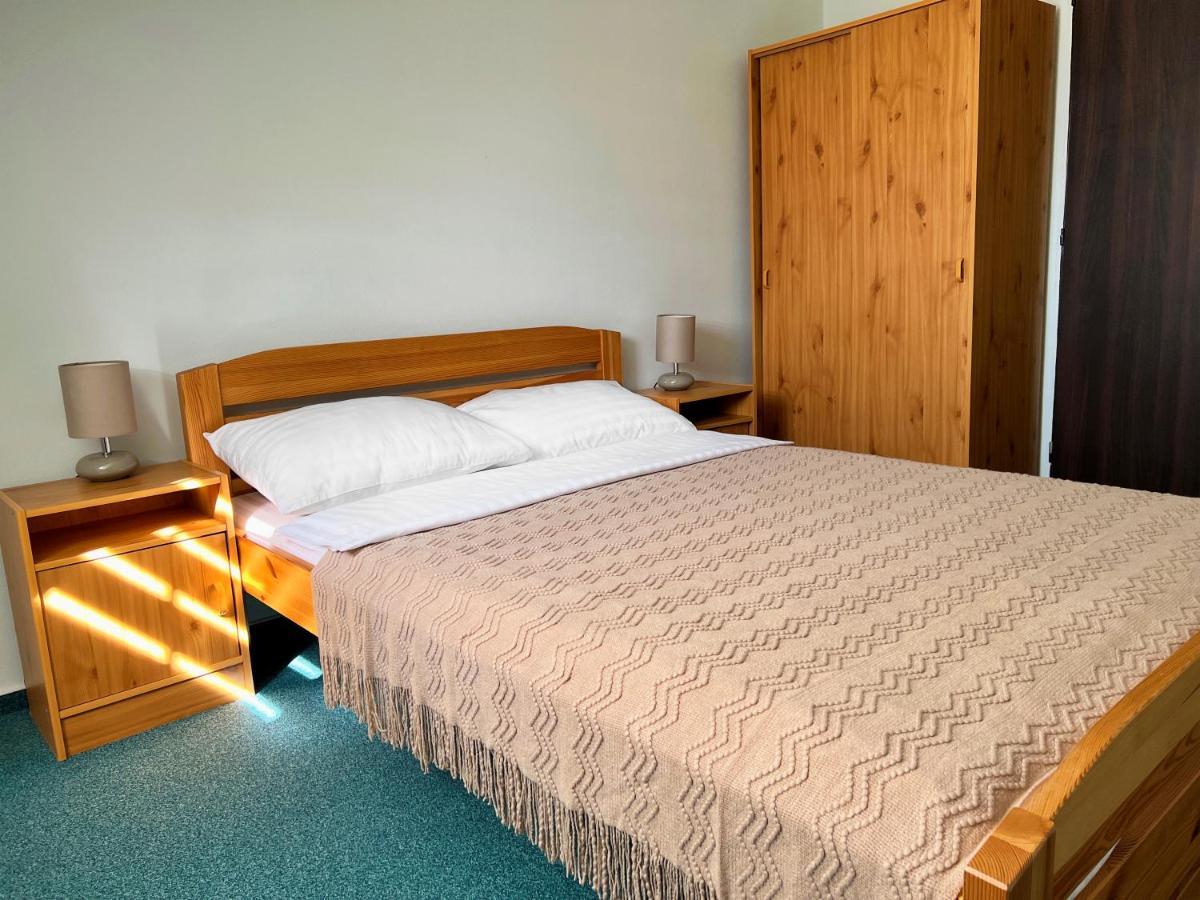Hotel Marislav Cesnovice المظهر الخارجي الصورة